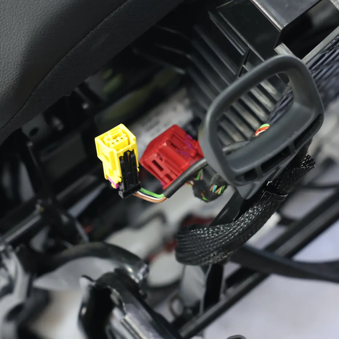 R-Line Siège Chauffant Avant Gauche Cuir Velours Noir Gris pour Volkswagen T-Roc à propos du numéro de pièce 2GA881805BE Volkswagen T-Roc R-Line Siège Chauffant Avant Gauche Cuir Velours Noir Gris - SKU 2GA881805BE - Numéro de pièce 2GA881805BE