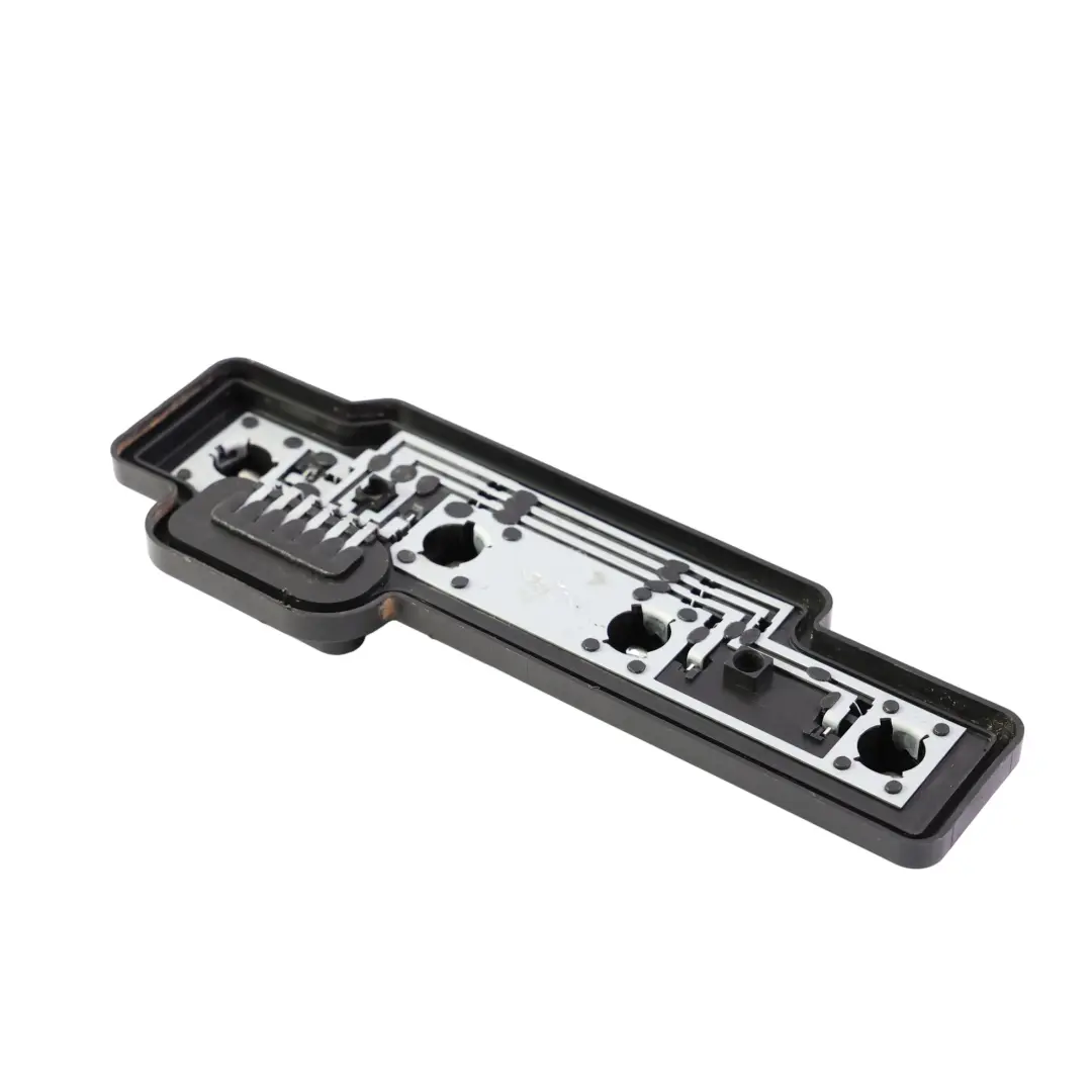 Oprawa Żarówek Lampy Tylnej Lewa do Volkswagen Caddy o numerze 2K5945257 Volkswagen Caddy Oprawa Żarówek Lampy Tylnej Lewa - SKU 2K5945257 - Numer Części 2K5945257
