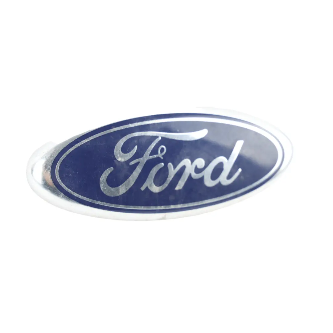 Ford Fiesta Mk5 Emblemat Tylnej Klapy Logo Ford - SKU 2S61-A425A52-AA - Numer Części 2S61-A425A52-AA