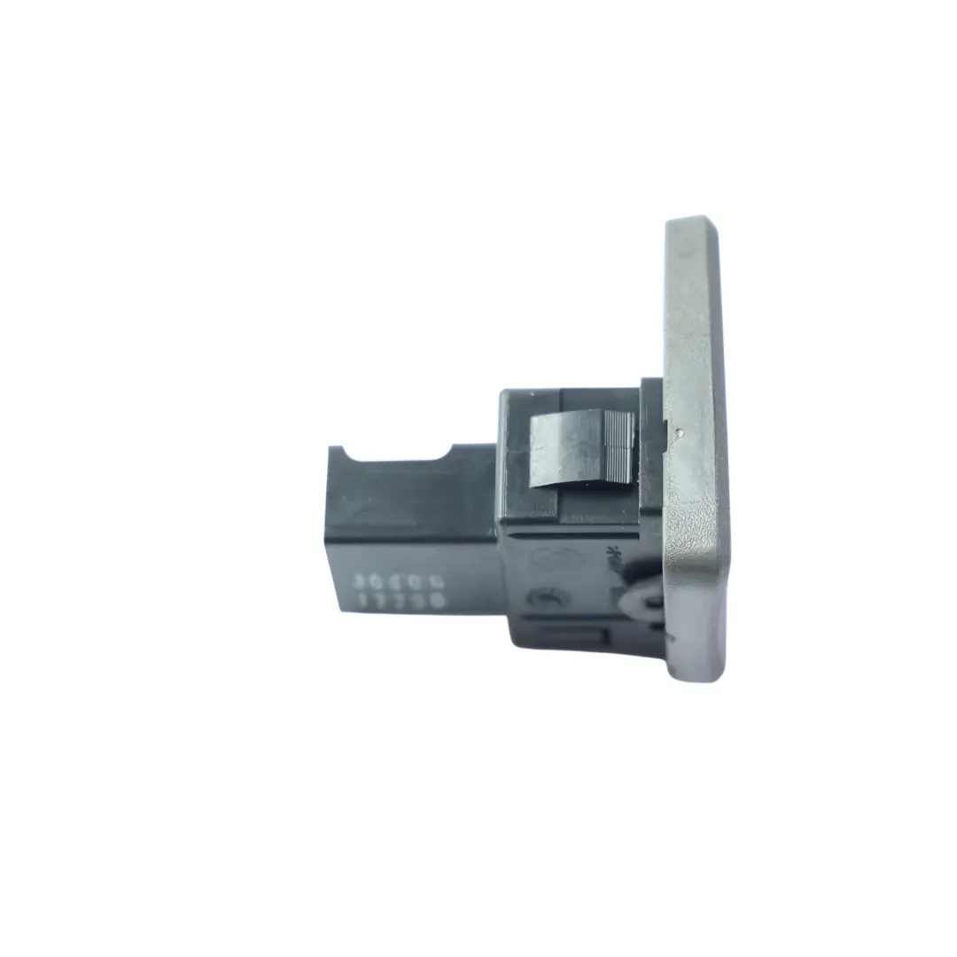 Mk2 Door Window Lifter Switch Button Unit to Fiat Panda with Part number 305061779B Fiat Panda Mk2 Door Window Lifter Switch Button Unit - SKU 305061779B - Part number 305061779B