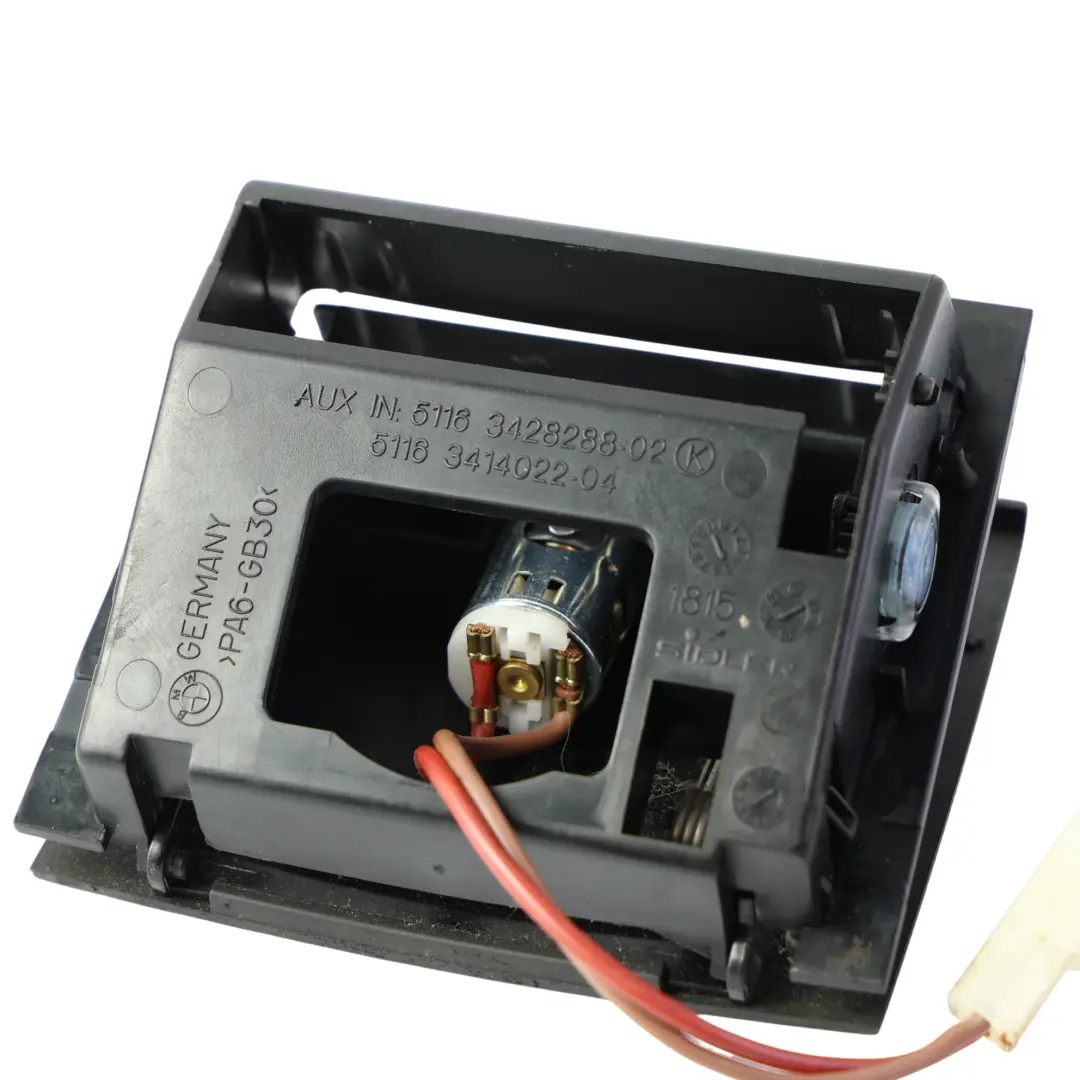 E83N LCI Gniazdo Zapalniczki Osłona Panel Schowek do BMW X3 E83 o numerze 3428288 BMW X3 E83 E83N LCI Gniazdo Zapalniczki Osłona Panel Schowek - SKU 3428288 - Numer Części 3428288