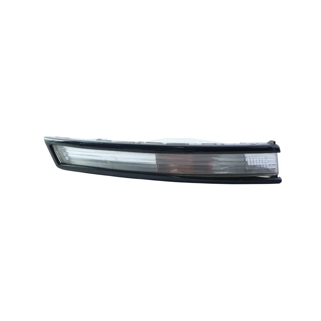 Ramka Kierunkowskazu Przednia Prawa do Volkswagen Passat B6 o numerze 3C0807718C Volkswagen Passat B6 Ramka Kierunkowskazu Przednia Prawa - SKU 3C0807718C - Numer Części 3C0807718C