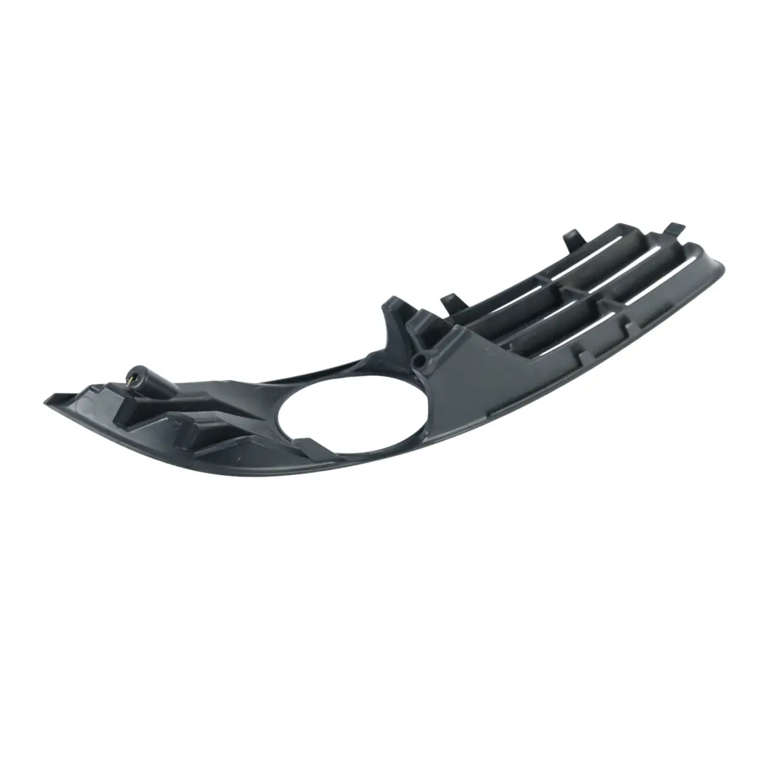 Cache Calandre Pare-Chocs Avant Gauche pour Volkswagen Passat B6 à propos du numéro de pièce 3C0853665A Volkswagen Passat B6 Cache Calandre Pare-Chocs Avant Gauche - SKU 3C0853665A - Numéro de pièce 3C0853665A