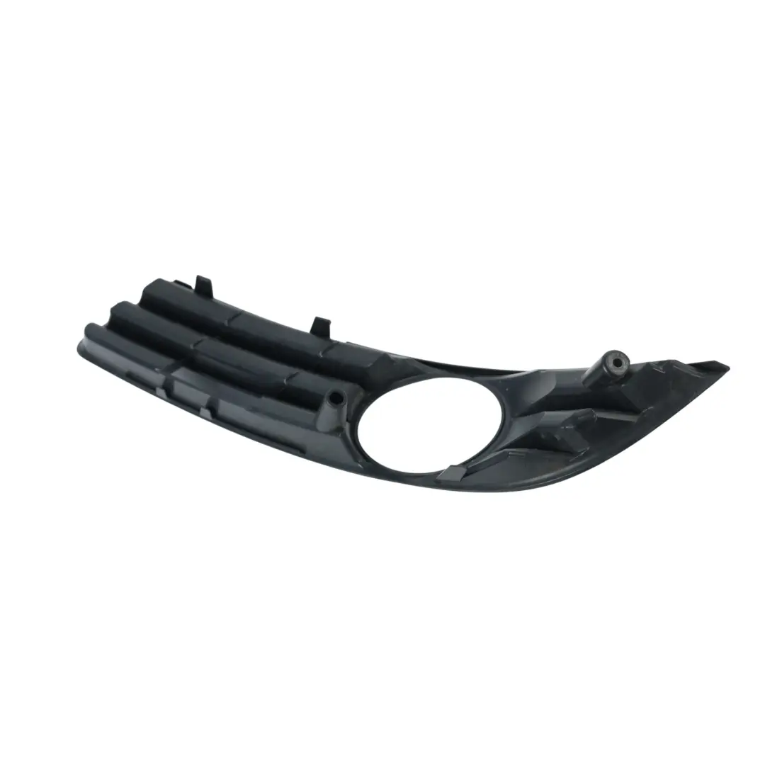 Kratka Zderzaka Przednia Prawa do Volkswagen Passat B6 o numerze 3C0853666A Volkswagen Passat B6 Kratka Zderzaka Przednia Prawa - SKU 3C0853666A - Numer Części 3C0853666A