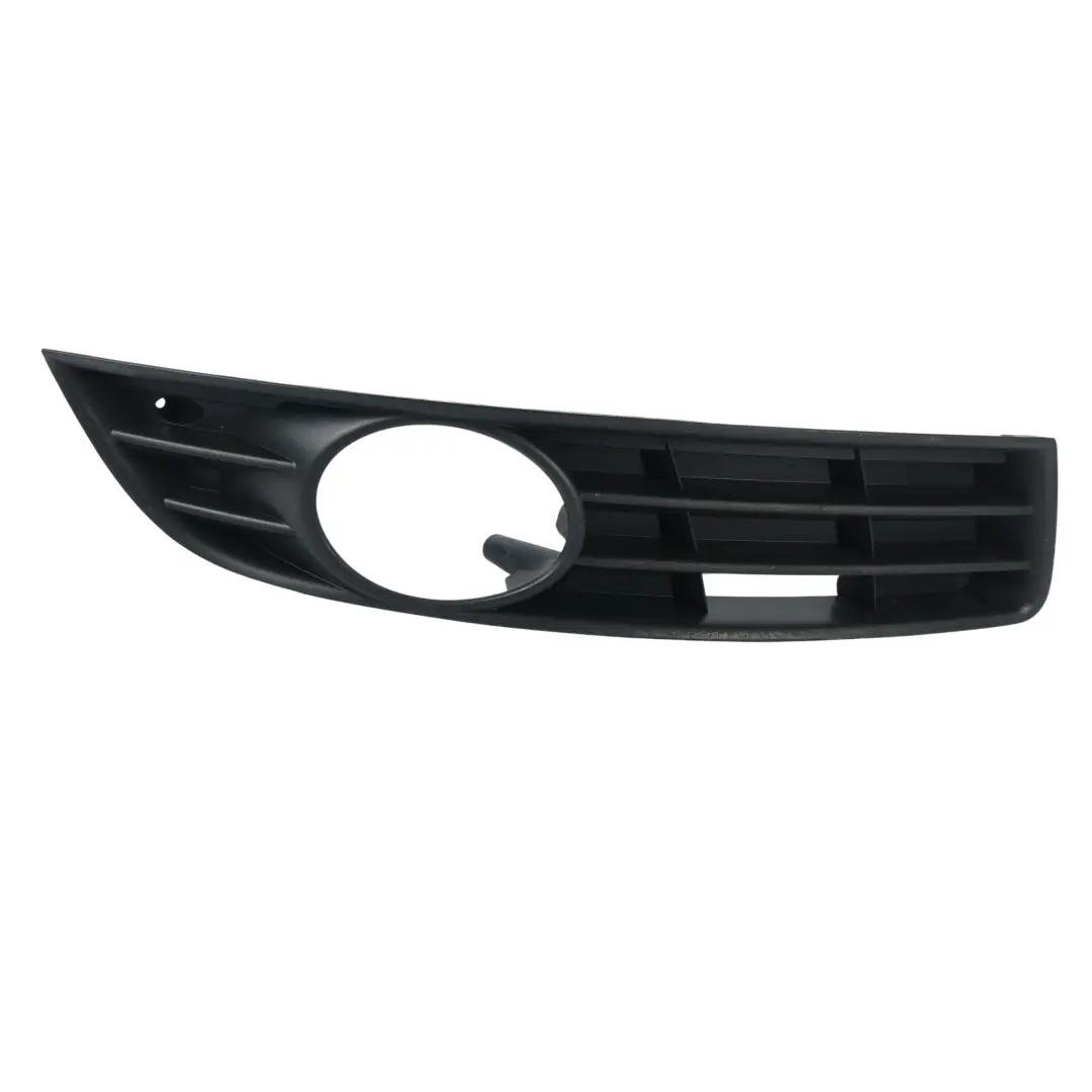 Kratka Zderzaka Przednia Prawa do Volkswagen Passat B6 o numerze 3C0853666A Volkswagen Passat B6 Kratka Zderzaka Przednia Prawa - SKU 3C0853666A - Numer Części 3C0853666A