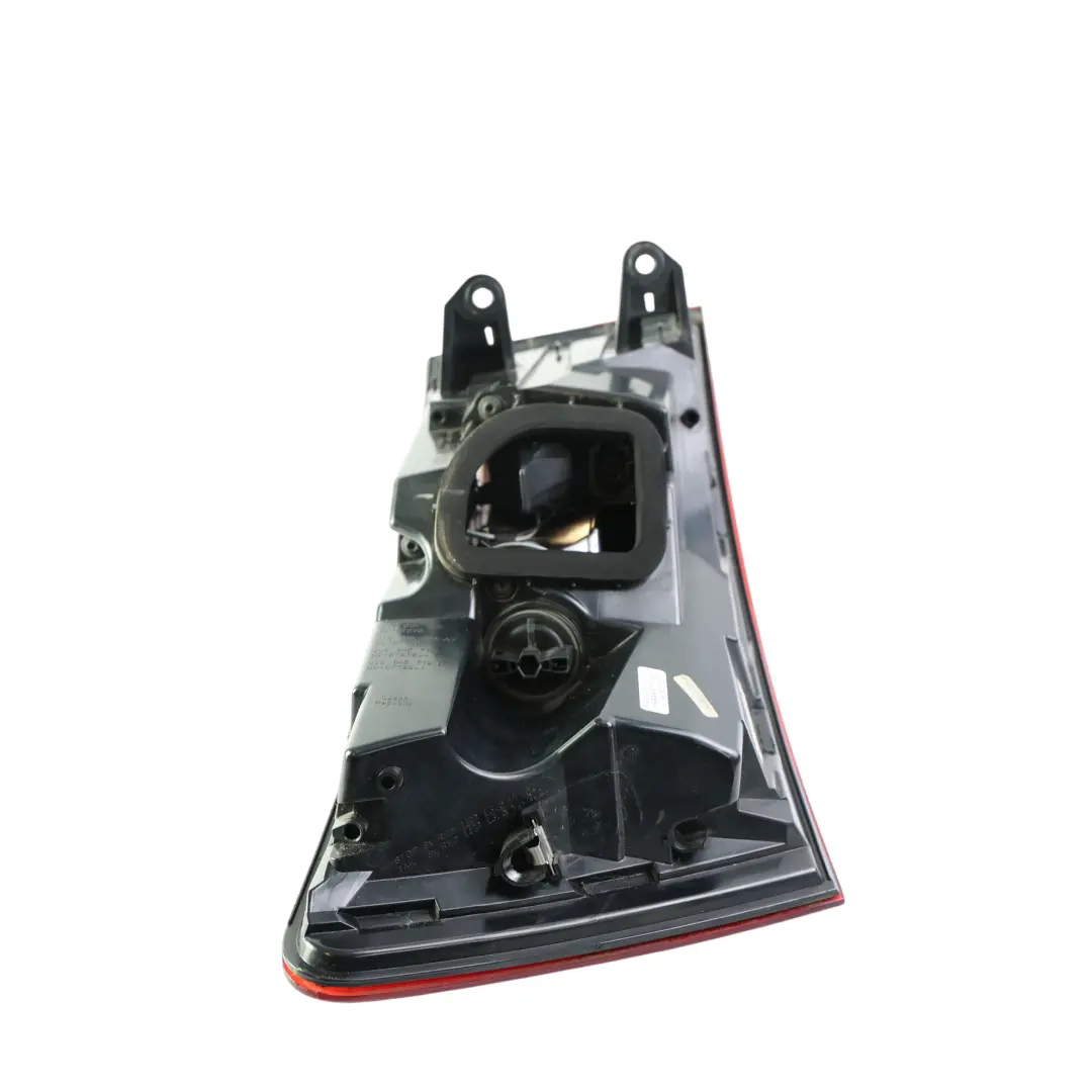 3V Piloto Trasero Exterior Derecho para Skoda Superb con número de pieza 3V9945208A Skoda Superb 3V Piloto Trasero Exterior Derecho - SKU 3V9945208A - Número de pieza 3V9945208A