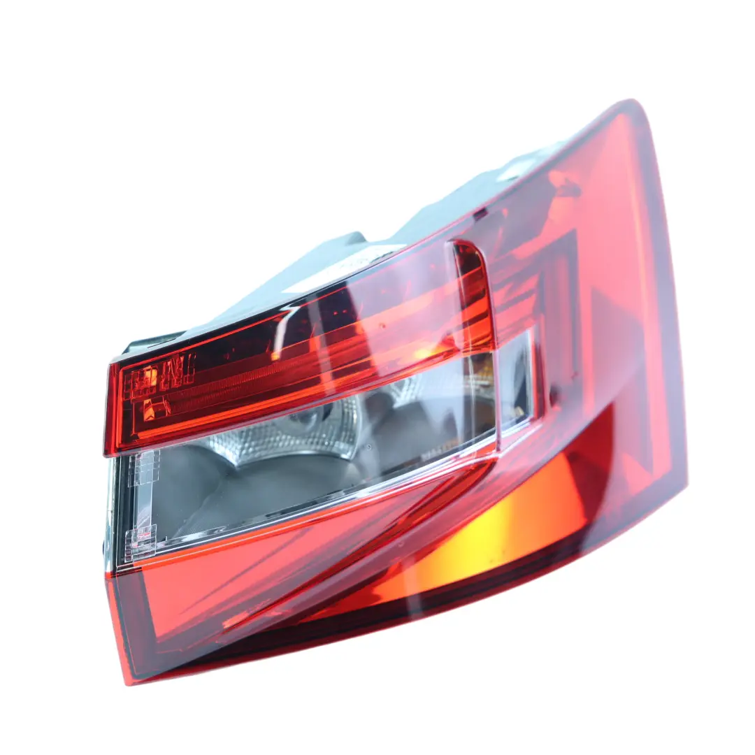Skoda Superb 3V Zewnętrzna Prawa Lampa Tylna - SKU 3V9945208A - Numer Części 3V9945208A