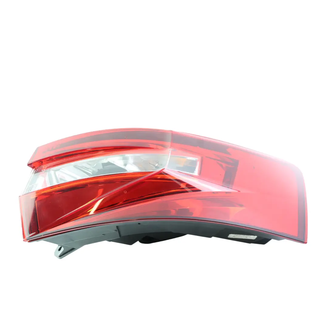 Skoda Superb 3V Piloto Trasero Exterior Derecho - SKU 3V9945208A - Número de pieza 3V9945208A