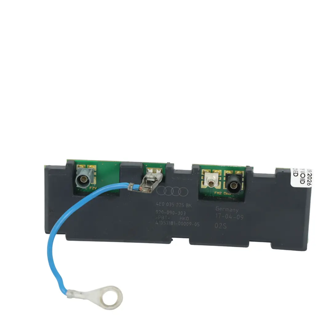 Amplificatore Antenna Radio Digitale Destro per Audi A8 D3 con numero di parte 4E0035225BK Audi A8 D3 Amplificatore Antenna Radio Digitale Destro - SKU 4E0035225BK - Numero di parte 4E0035225BK