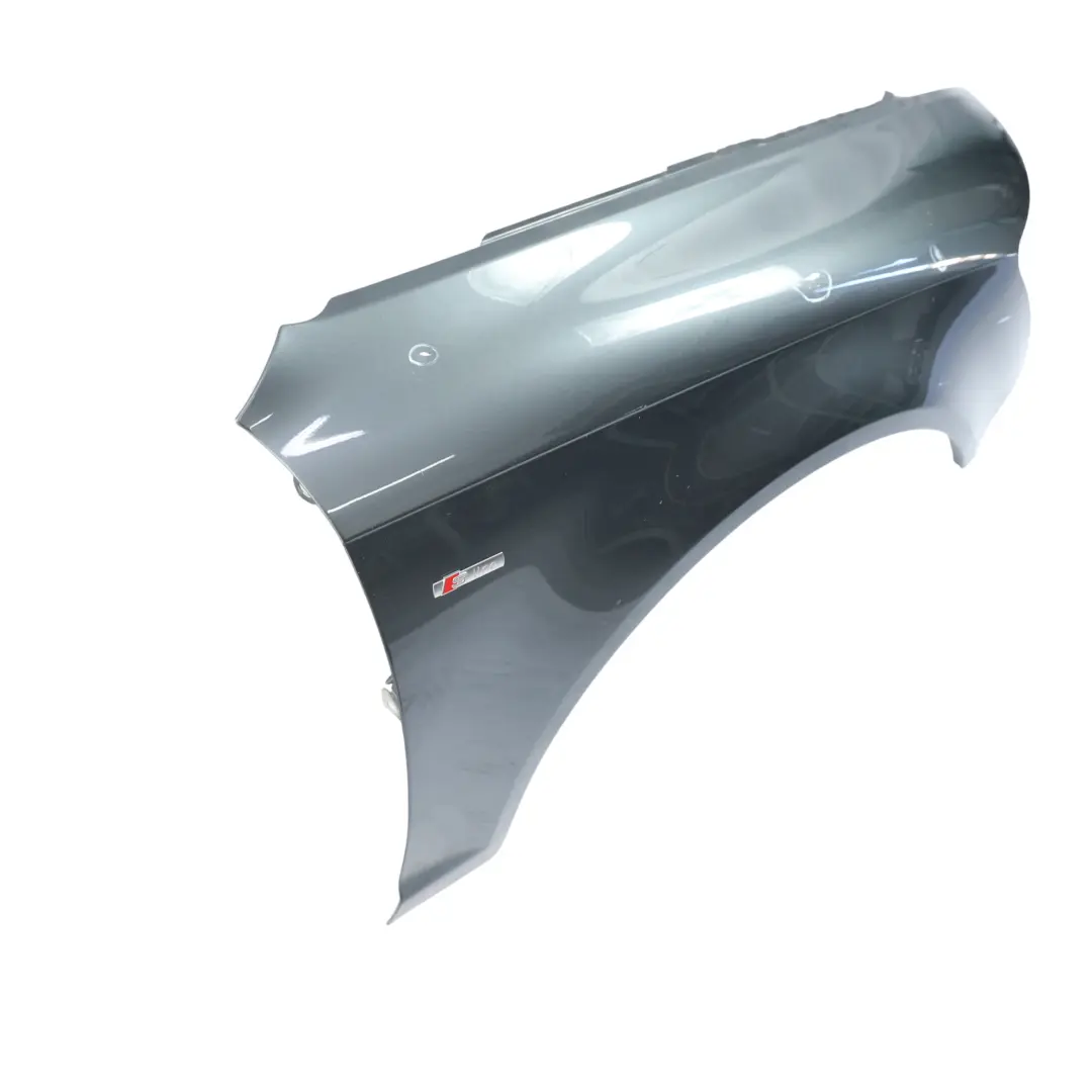 Seitenteil Kotflügel Vorne Rechts Daytona Grau Perleffekt Z7S für Audi A6 C6 mit Teilenummer 4F0821104F Audi A6 C6 Seitenteil Kotflügel Vorne Rechts Daytona Grau Perleffekt Z7S - SKU 4F0821104F-DGR - Teilenummer 4F0821104F