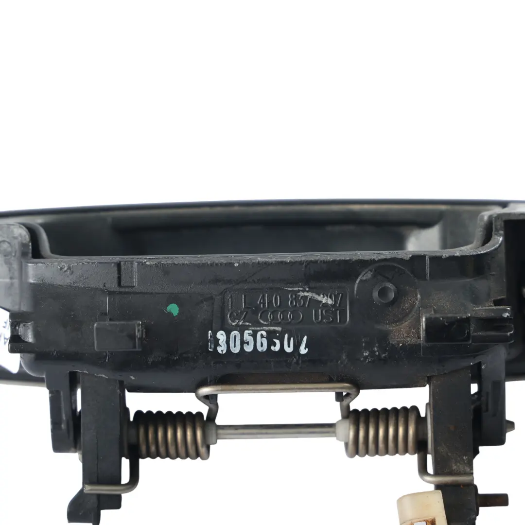 Maniglia Porta Anteriore Sinistra Nero Brillante B per Audi A3 8P A6 C6 con numero di parte 4F0837207 Audi A3 8P A6 C6 Maniglia Porta Anteriore Sinistra Nero Brillante B - SKU 4F0837207-BBL - Numero di parte 4F0837207