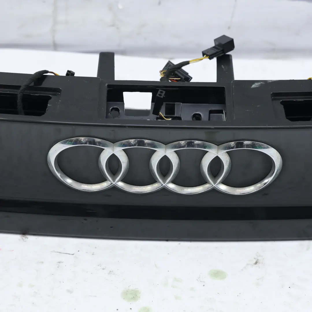 Spojler Tylny Klapy Bagażnika Elektryczny Havanna Black Y8X do Audi A7 4G o numerze 4G8827086G Audi A7 4G Spojler Tylny Klapy Bagażnika Elektryczny Havanna Black Y8X - SKU 4G8827086G-HBM - Numer Części 4G8827086G