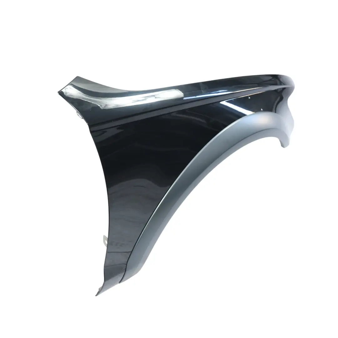 Aleta Delantera Derecha Negro Mítico Metalizado Y9T para Audi A6 Allroad 4G con número de pieza 4G9821102 Audi A6 Allroad 4G Aleta Delantera Derecha Negro Mítico Metalizado Y9T - SKU 4G9821102-MYB - Número de pieza 4G9821102