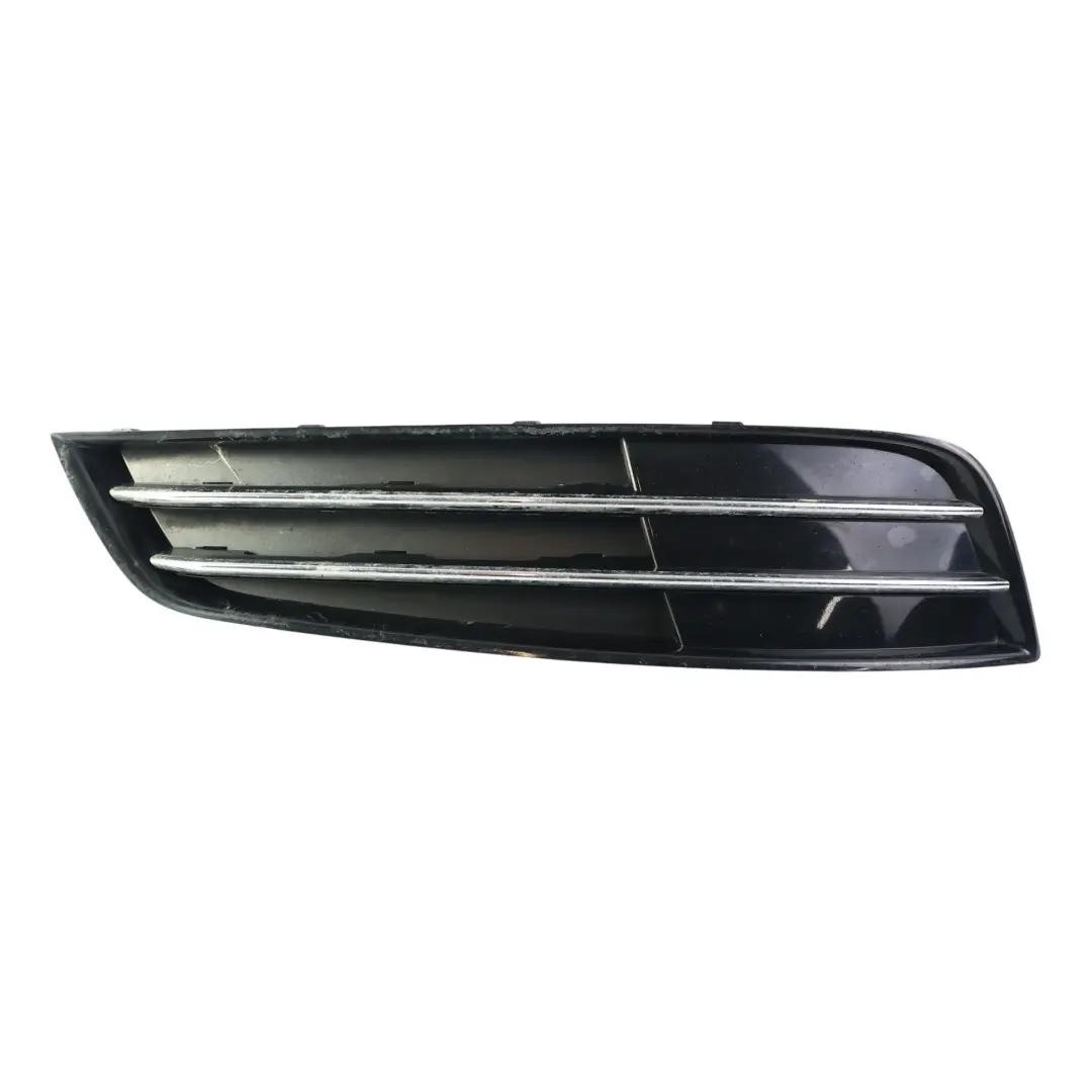 Kratka Zderzaka Przedniego Prawa do Audi A8 D4 o numerze 4H0807680M Audi A8 D4 Kratka Zderzaka Przedniego Prawa - SKU 4H0807680M - Numer Części 4H0807680M