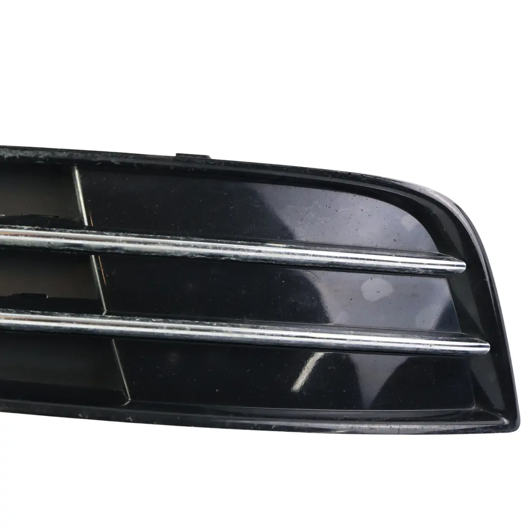 Kratka Zderzaka Przedniego Prawa do Audi A8 D4 o numerze 4H0807680M Audi A8 D4 Kratka Zderzaka Przedniego Prawa - SKU 4H0807680M - Numer Części 4H0807680M