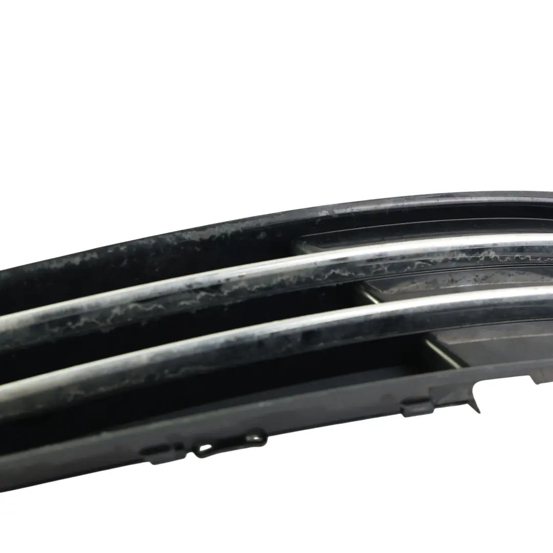 Kratka Zderzaka Przedniego Prawa do Audi A8 D4 o numerze 4H0807680M Audi A8 D4 Kratka Zderzaka Przedniego Prawa - SKU 4H0807680M - Numer Części 4H0807680M