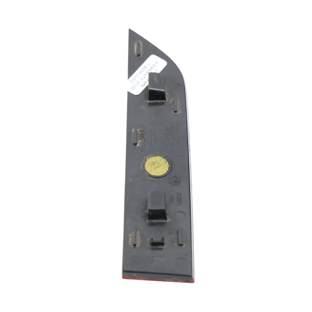 Rückstrahler Stoßstange Hinten Links Innen Rot für Audi A6 C8 mit Teilenummer 4K0945103A Audi A6 C8 Rückstrahler Stoßstange Hinten Links Innen Rot - SKU 4K0945103A - Teilenummer 4K0945103A