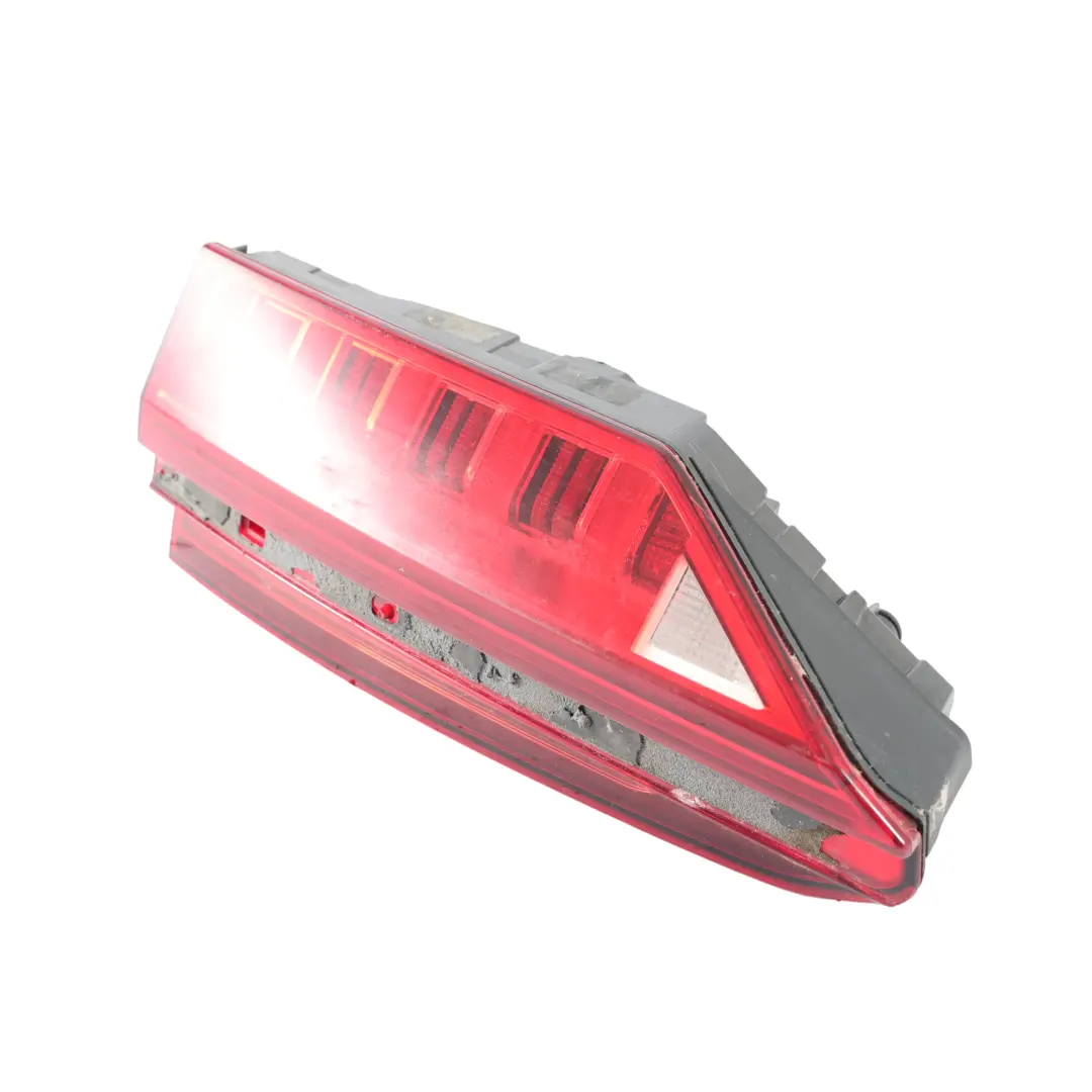 Lampa Tylna Wewnętrzna Prawa do Audi A6 C8 o numerze 4K5945094A Audi A6 C8 Lampa Tylna Wewnętrzna Prawa - SKU 4K5945094A-3 - Numer Części 4K5945094A