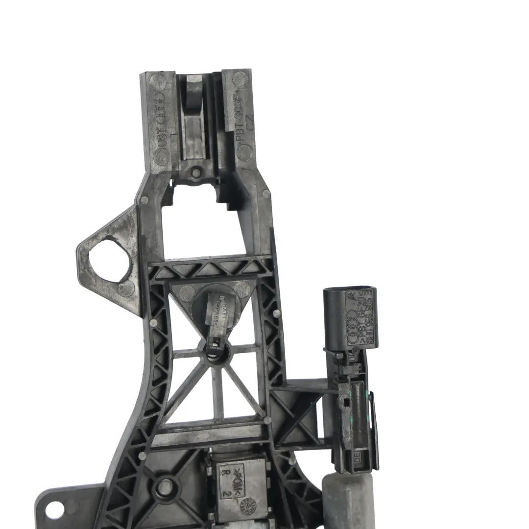 Uchwyt Montażowy Klamki Drzwi Tylnych Prawy do Audi Q7 4L o numerze 4L0839886J Audi Q7 4L Uchwyt Montażowy Klamki Drzwi Tylnych Prawy - SKU 4L0839886J - Numer Części 4L0839886J