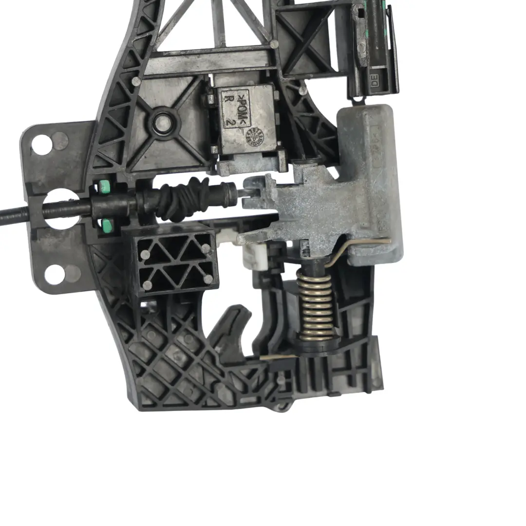 Uchwyt Montażowy Klamki Drzwi Tylnych Prawy do Audi Q7 4L o numerze 4L0839886J Audi Q7 4L Uchwyt Montażowy Klamki Drzwi Tylnych Prawy - SKU 4L0839886J - Numer Części 4L0839886J
