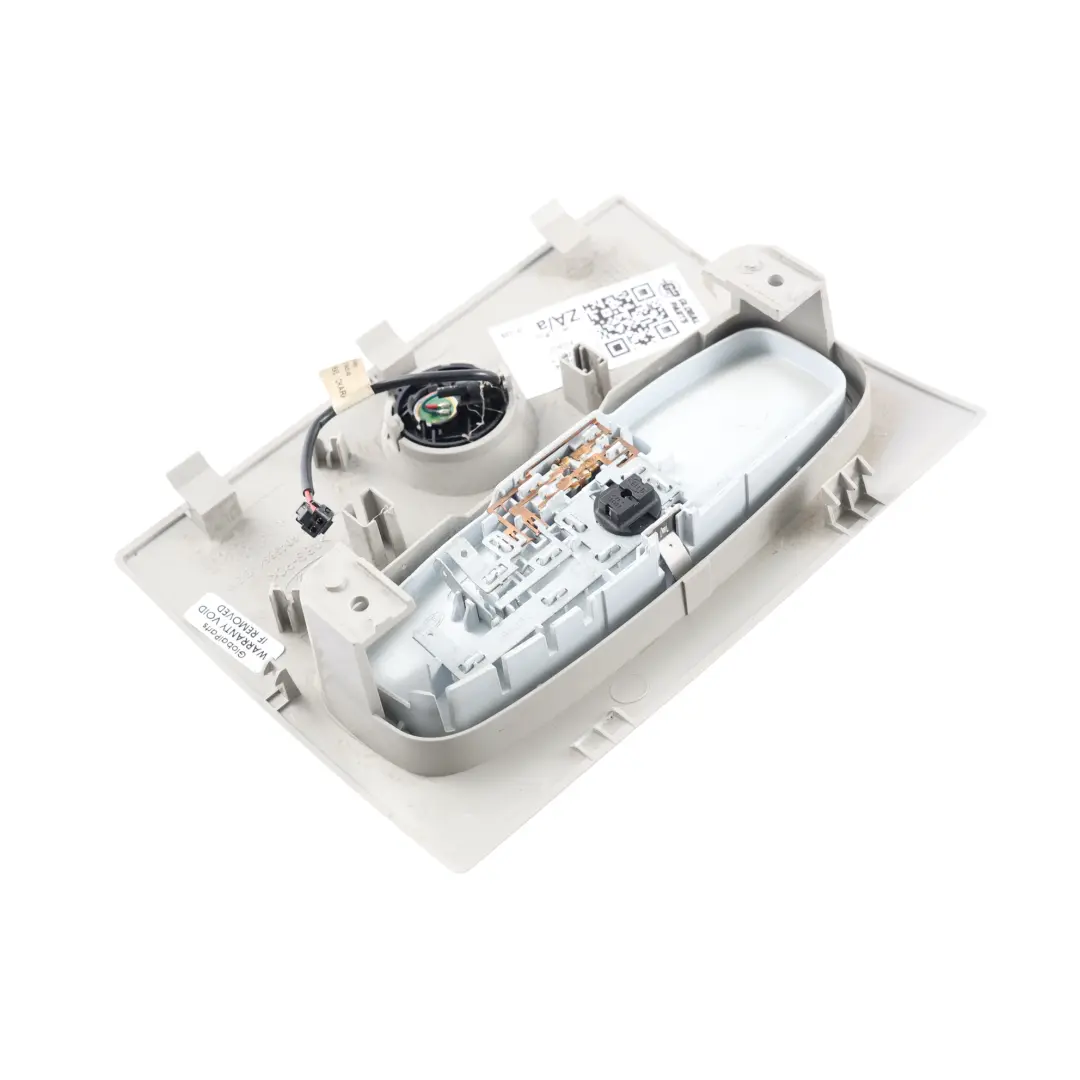 Przedni Lampka Sufitowa Czytania do Ford Fiesta Mk7 o numerze 4M51-A045B54-DBW Ford Fiesta Mk7 Przedni Lampka Sufitowa Czytania - SKU 4M51-A045B54-DBW-1-1 - Numer Części 4M51-A045B54-DBW