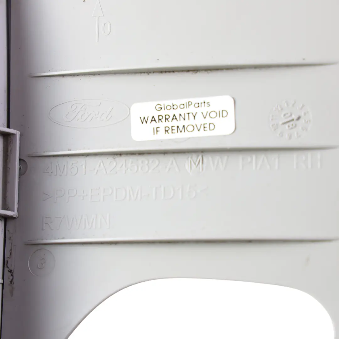 Listwa Słupka B Prawa Lniana do Ford Focus Titanium o numerze 4M51-A24582-BM Ford Focus Titanium Listwa Słupka B Prawa Lniana - SKU 4M51-A24582-BM - Numer Części 4M51-A24582-BM