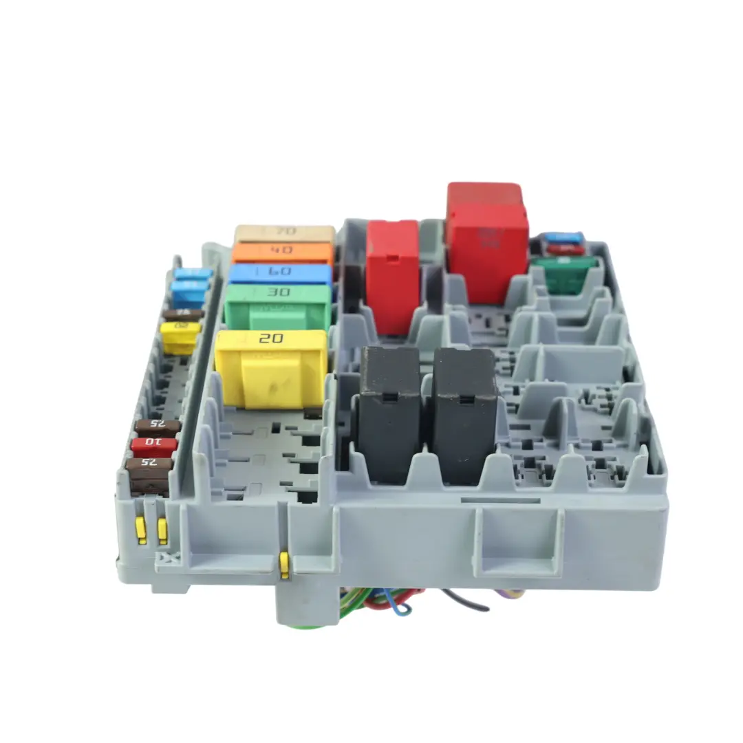 Mk2 Skrzynka Bezpieczników Pod Maską 1.1 do Fiat Panda o numerze 51781452 Fiat Panda Mk2 Skrzynka Bezpieczników Pod Maską 1.1 - SKU 51781452 - Numer Części 51781452