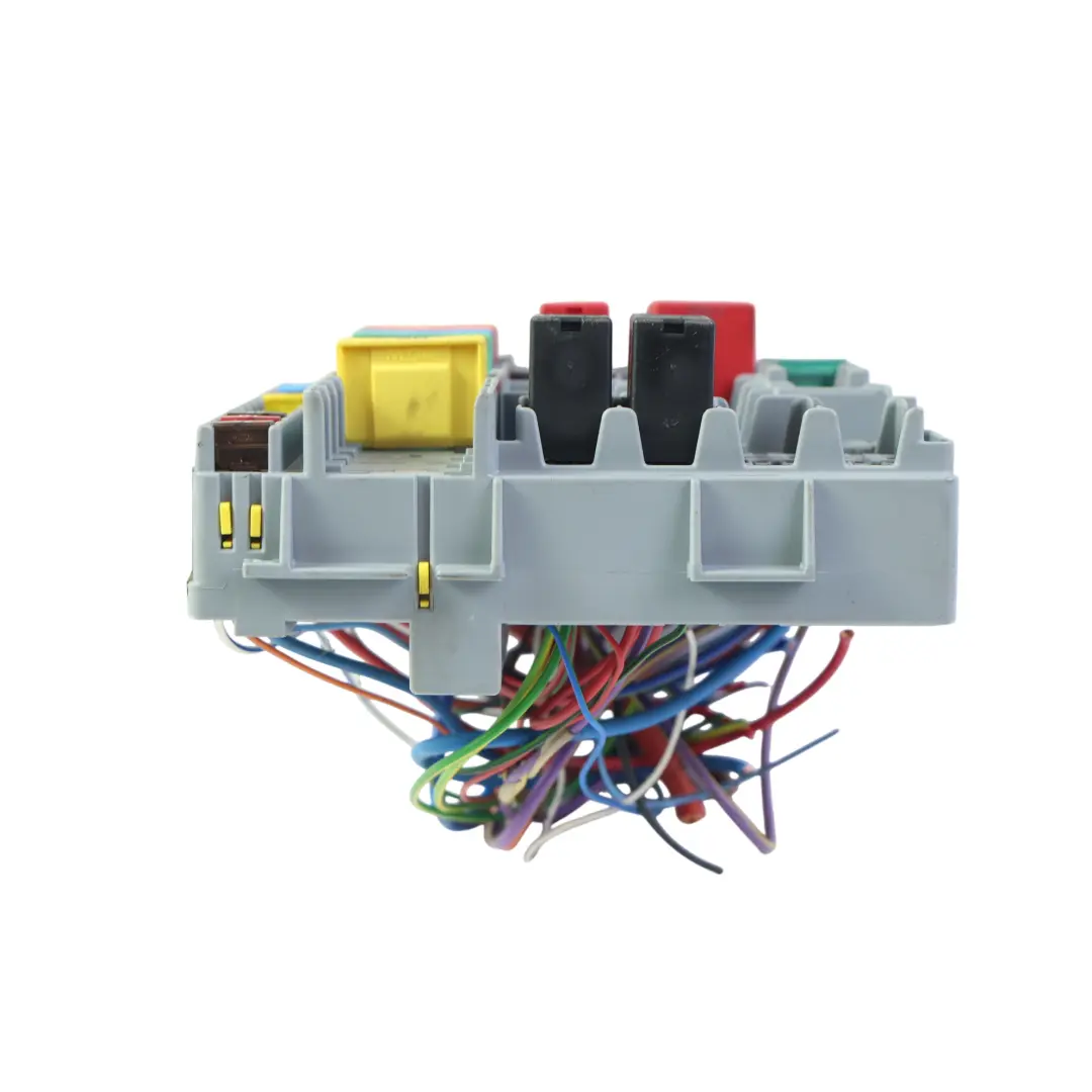 MK2 Sicherungskasten Motorraum Gehäuse 1.1 für Fiat Panda mit Teilenummer 51781452 Fiat Panda MK2 Sicherungskasten Motorraum Gehäuse 1.1 - SKU 51781452 - Teilenummer 51781452