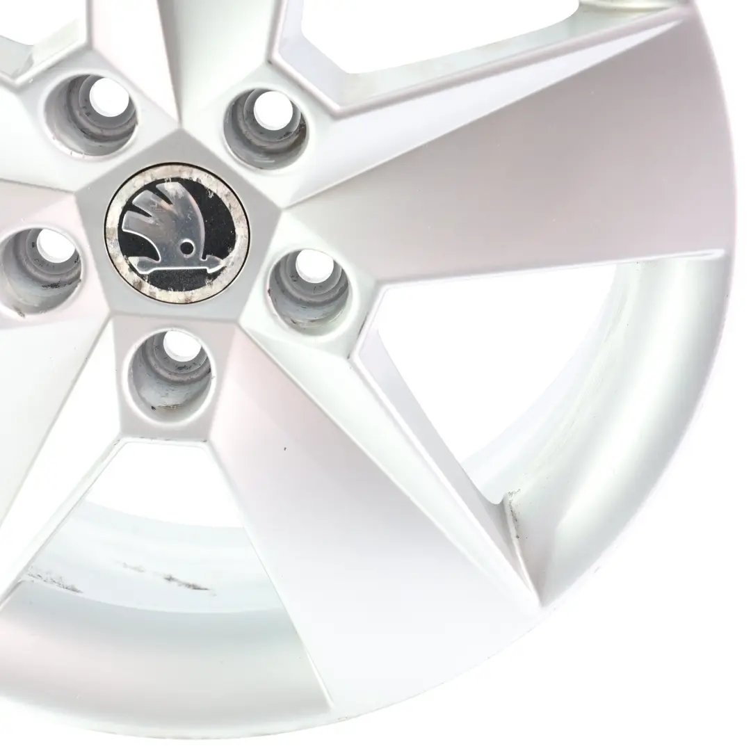 Mk3 5E Silver Alloy Wheel Rim 16" 6.5J ET46 Star Spoke to Skoda Octavia with Part number 5E0601025H Skoda Octavia Mk3 5E Silver Alloy Wheel Rim 16" 6.5J ET46 Star Spoke - SKU 5E0601025H-4 - Part number 5E0601025H