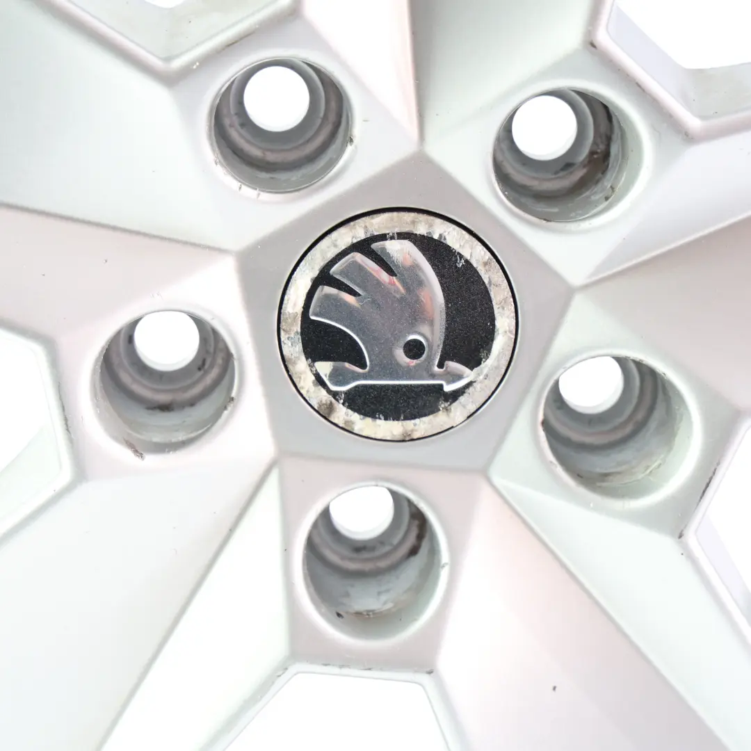 Mk3 5E Silver Alloy Wheel Rim 16" 6.5J ET46 Star Spoke to Skoda Octavia with Part number 5E0601025H Skoda Octavia Mk3 5E Silver Alloy Wheel Rim 16" 6.5J ET46 Star Spoke - SKU 5E0601025H-4 - Part number 5E0601025H