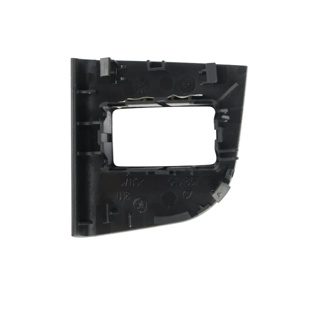 Skoda Octavia Mk3 Cache Interrupteur Vitre Porte Arrière Droite - SKU 5E0867186C - Numéro de pièce 5E0867186C