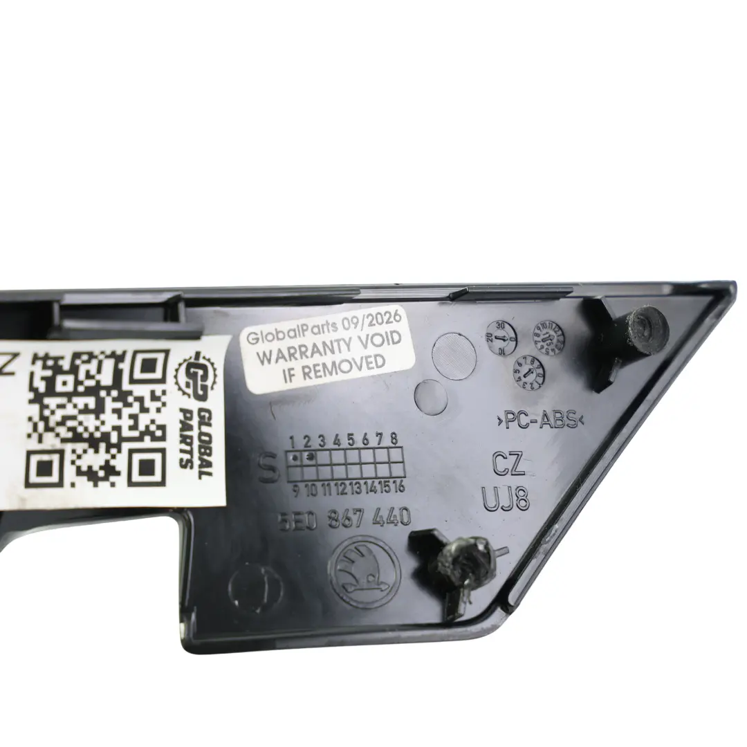 Mk3 5E Listwa Drzwi Przednich Prawa Czarna 5E0867439 do Skoda Octavia o numerze 5E0867440 Skoda Octavia Mk3 5E Listwa Drzwi Przednich Prawa Czarna 5E0867439 - SKU 5E0867440 - Numer Części 5E0867440