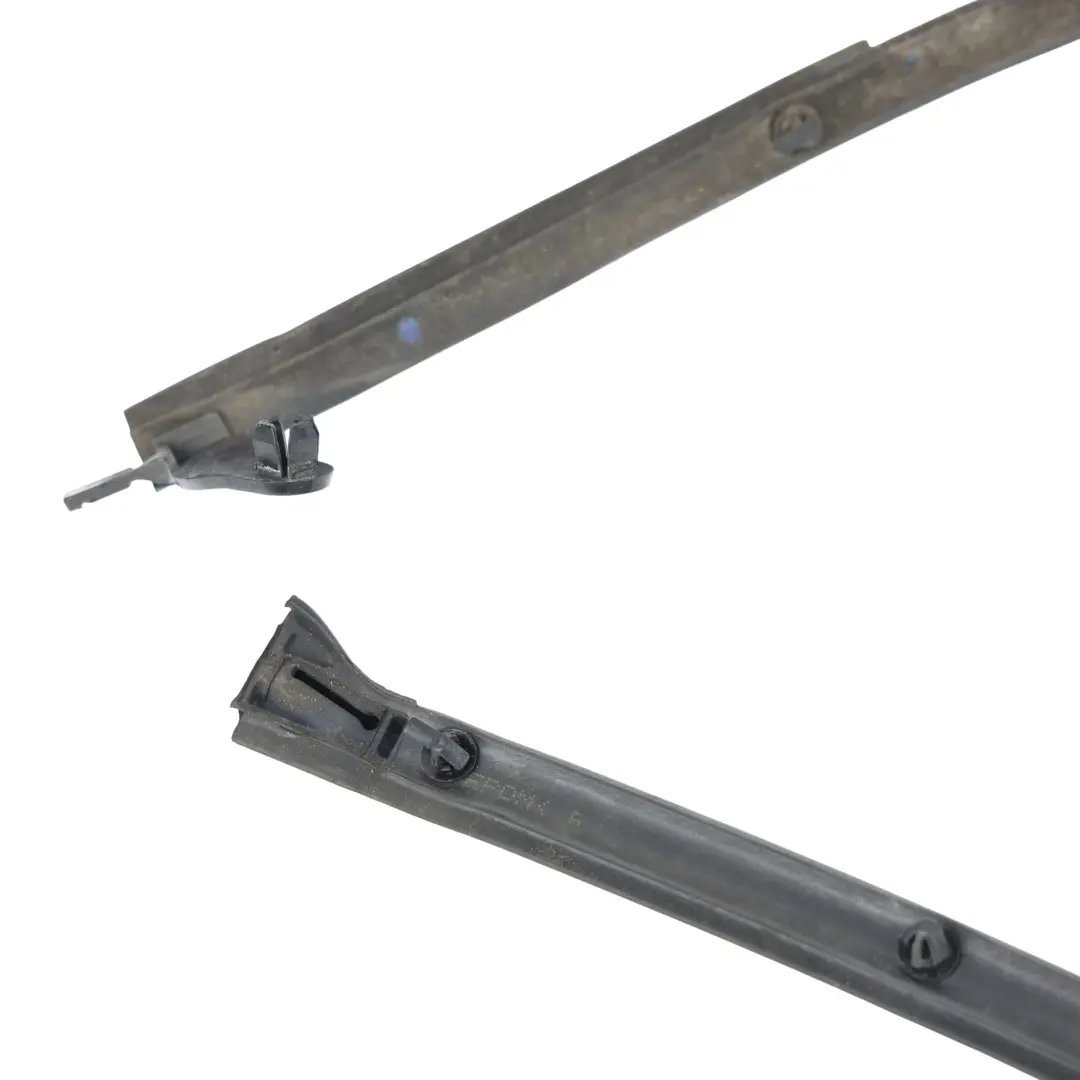 Skoda Octavia RS 5E Joint Porte Arrière Inférieur Extérieur Droit - SKU 5E5839698B - Numéro de pièce 5E5839698B