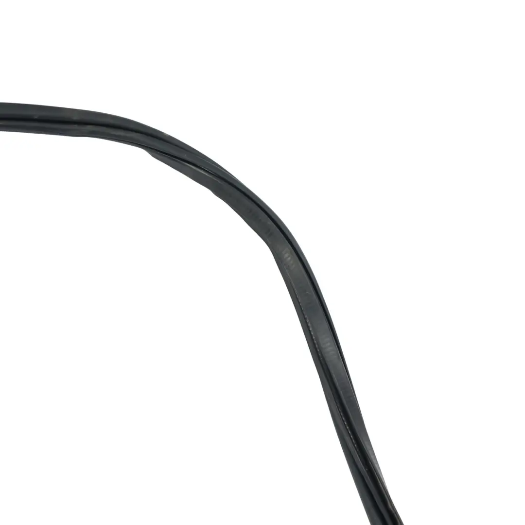 Guarnizione Portiera Posteriore Sinistra per Skoda Octavia RS 5E con numero di parte 5E5867367D Skoda Octavia RS 5E Guarnizione Portiera Posteriore Sinistra - SKU 5E5867367D - Numero di parte 5E5867367D