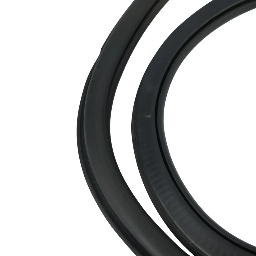Junta Sello Puerta Trasera Derecha para Skoda Octavia RS 5E con número de pieza 5E5867368D Skoda Octavia RS 5E Junta Sello Puerta Trasera Derecha - SKU 5E5867368D - Número de pieza 5E5867368D