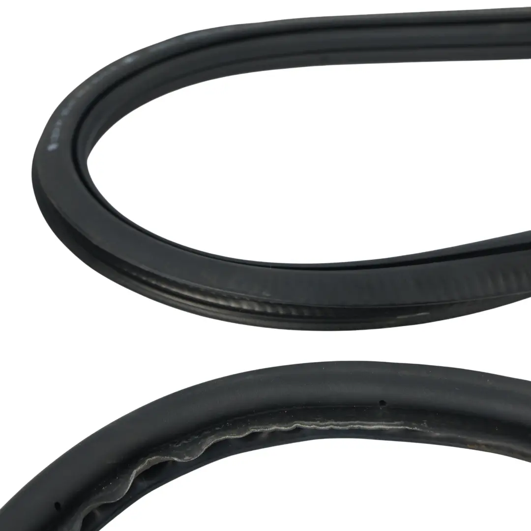 Skoda Octavia RS 5E Junta Sello Puerta Trasera Derecha - SKU 5E5867368D - Número de pieza 5E5867368D