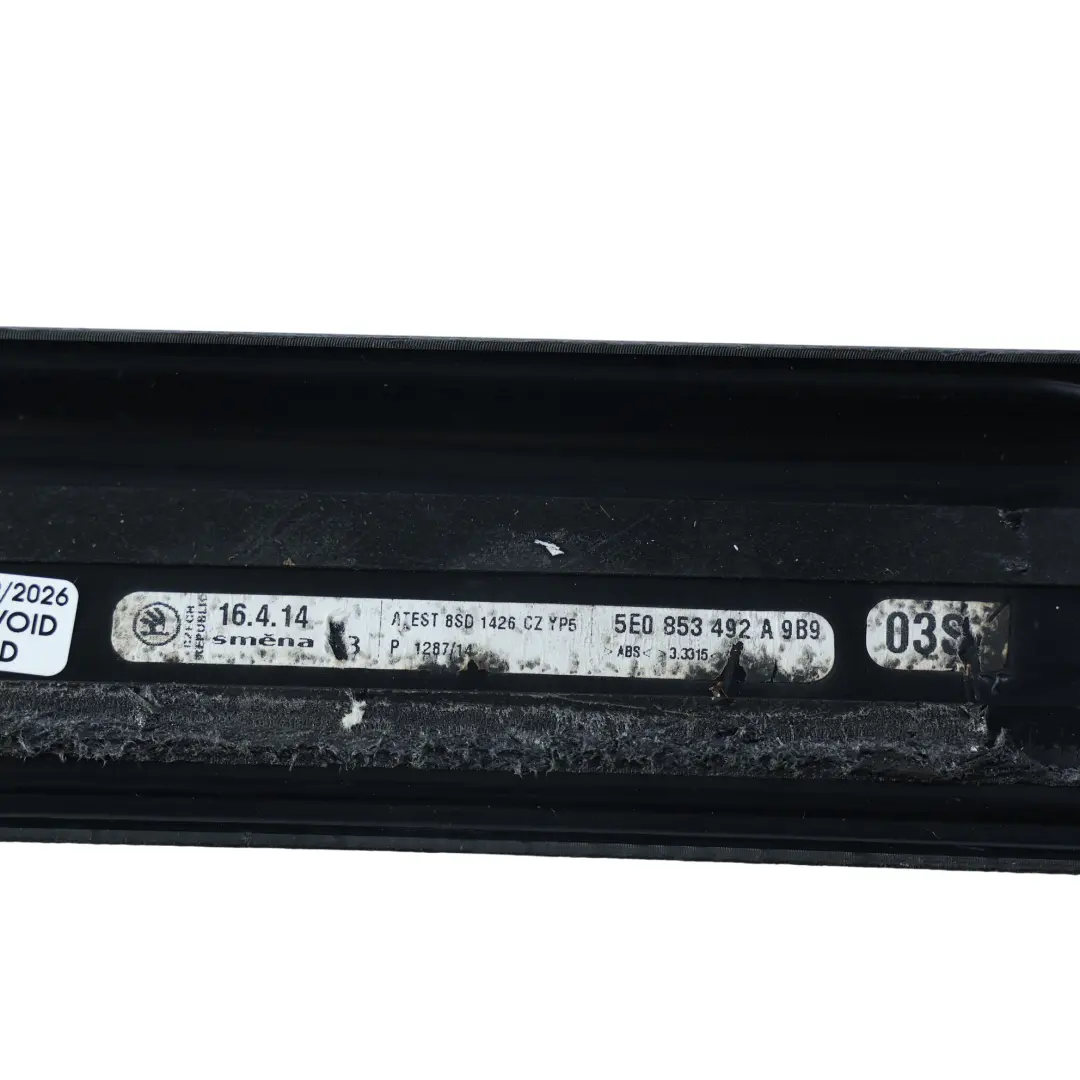 MK3 VRS Listwa Progowa Drzwi Przód Prawa do Skoda Octavia o numerze 5EQ853492A Skoda Octavia MK3 VRS Listwa Progowa Drzwi Przód Prawa - SKU 5E0853492A - Numer Części 5EQ853492A