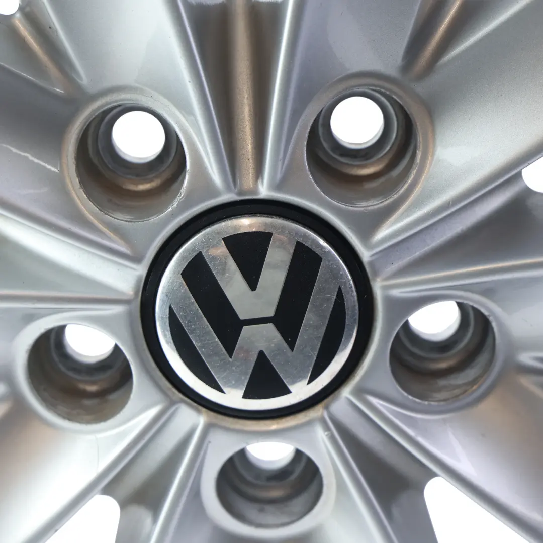Mk6 Silberne Leichtmetallfelge Alufelge 17" 7J ET:54 für Volkswagen Golf mit Teilenummer 5K0601025F Volkswagen Golf Mk6 Silberne Leichtmetallfelge Alufelge 17" 7J ET:54 - SKU 5K0601025F - Teilenummer 5K0601025F