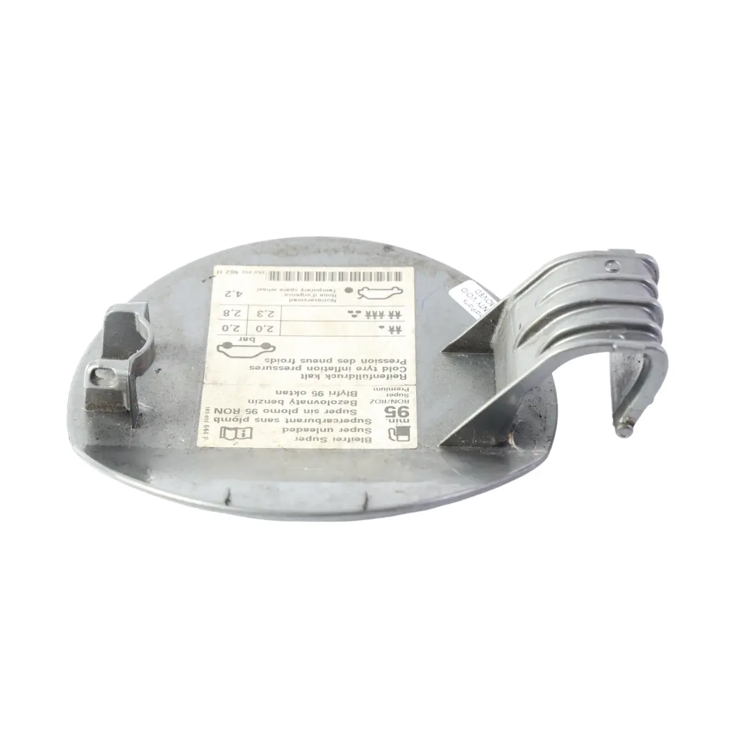 Mk6 Tankdeckel Abdeckung Grau Metallic A7T für Volkswagen Golf mit Teilenummer 5K6809857C Volkswagen Golf Mk6 Tankdeckel Abdeckung Grau Metallic A7T - SKU 5K6809857C-UGR1 - Teilenummer 5K6809857C
