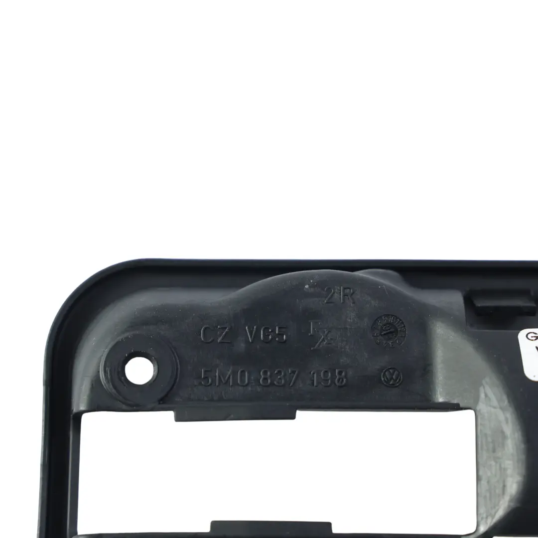 Supporto Maniglia Porta Ant Post Destra per Volkswagen Golf Plus con numero di parte 5M0837198 Volkswagen Golf Plus Supporto Maniglia Porta Ant Post Destra - SKU 5M0837198 - Numero di parte 5M0837198