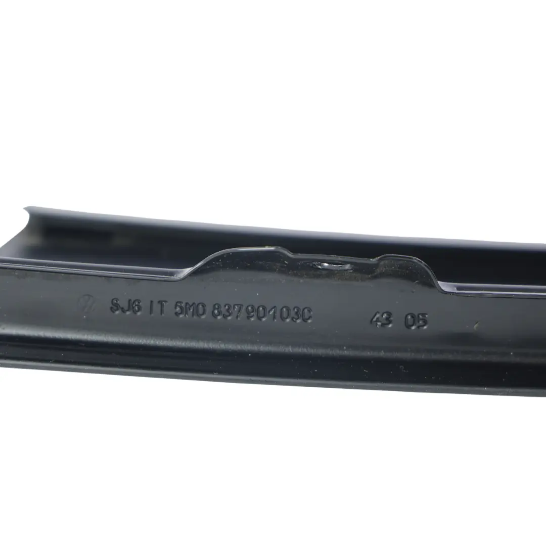 5M Marco Ventana Puerta Pilar Delantero Izquierdo para Volkswagen Golf Plus con número de pieza 5M0837901 Volkswagen Golf Plus 5M Marco Ventana Puerta Pilar Delantero Izquierdo - SKU 5M0837901 - Número de pieza 5M0837901