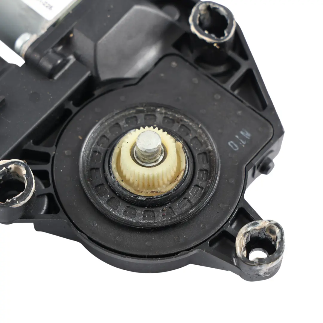 Moteur Lève-Vitre Arrière Droit pour Volkswagen Golf Plus à propos du numéro de pièce 5M0839402B Volkswagen Golf Plus Moteur Lève-Vitre Arrière Droit - SKU 5M0839402B - Numéro de pièce 5M0839402B