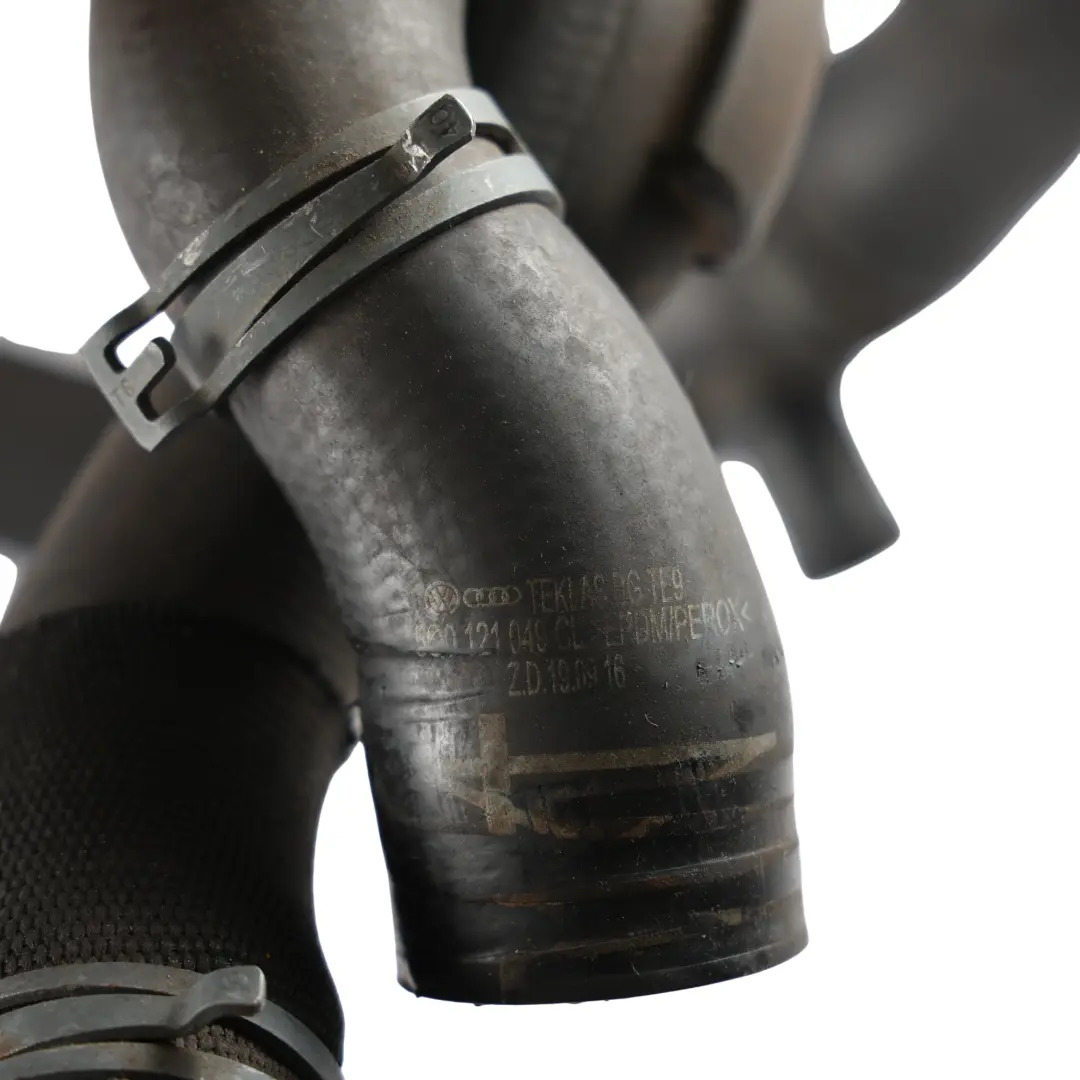 Przewód Wody Chłodnicy do Volkswagen Golf Mk7 Audi A3 8V o numerze 5Q0121049CL Volkswagen Golf Mk7 Audi A3 8V Przewód Wody Chłodnicy - SKU 5Q0121049CL-2 - Numer Części 5Q0121049CL