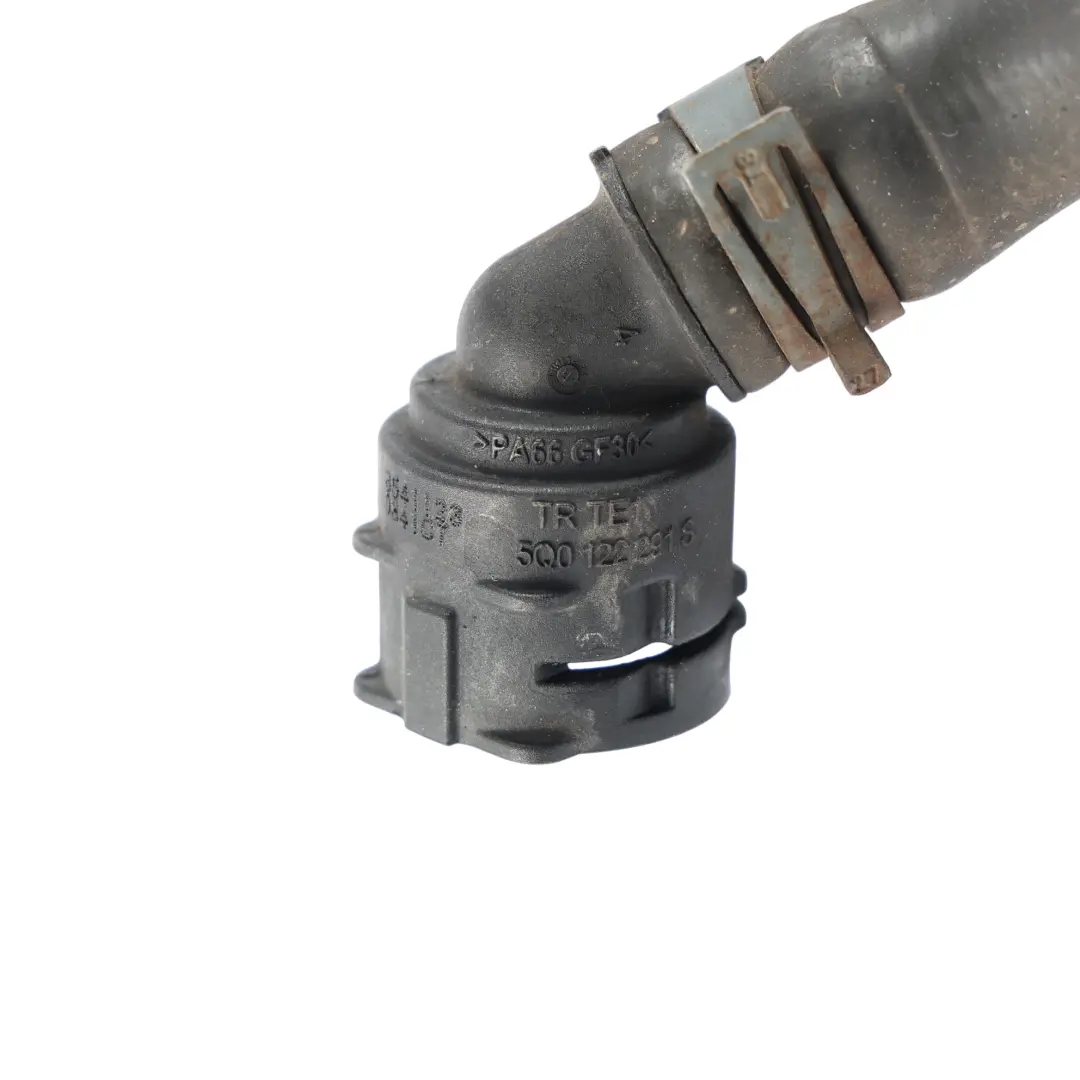 5G Tubo Acqua Refrigerante 1.4 TFSI Benzina per Audi A3 8V VW Golf con numero di parte 5Q0122157AT Audi A3 8V VW Golf 5G Tubo Acqua Refrigerante 1.4 TFSI Benzina - SKU 5Q0122157AT - Numero di parte 5Q0122157AT