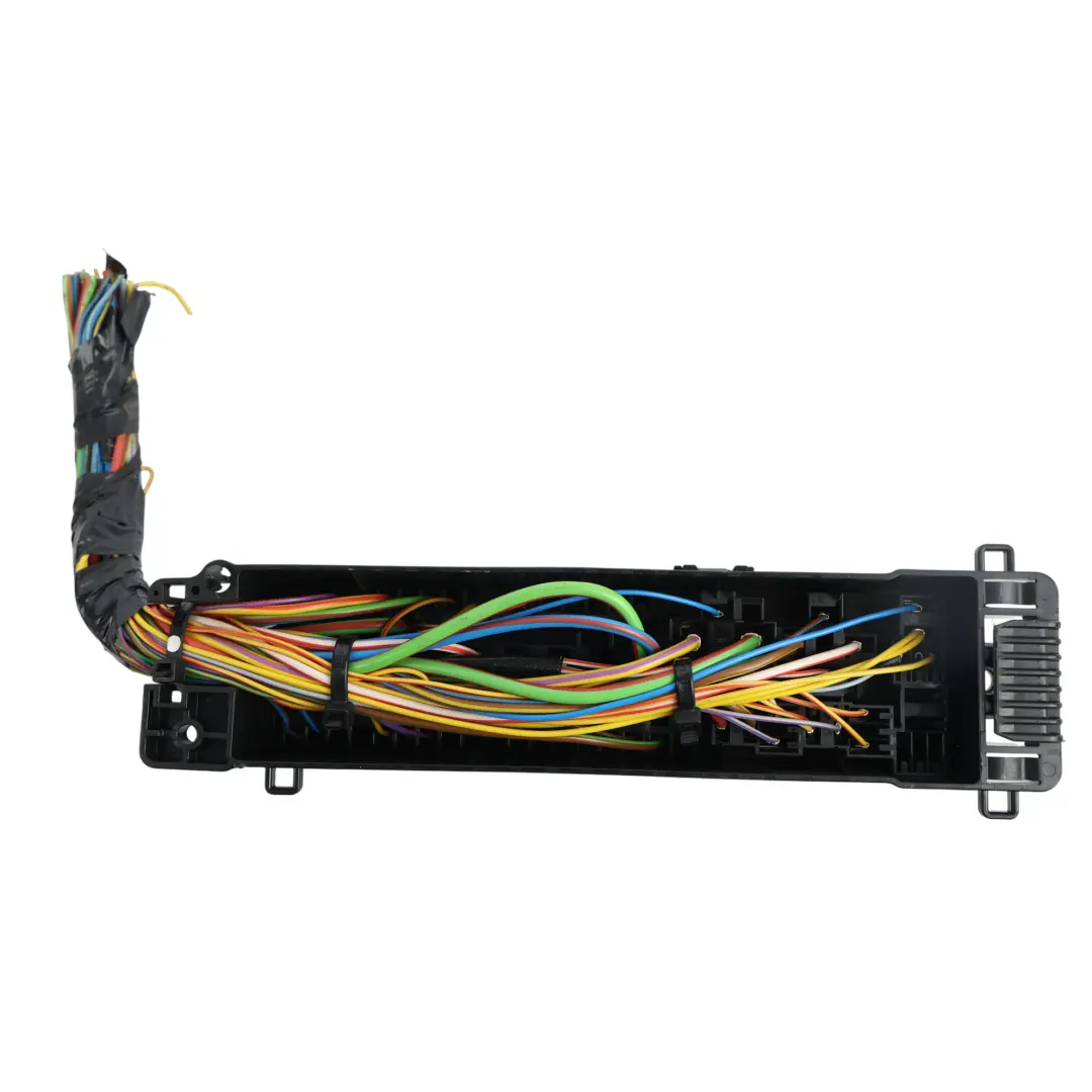 Ford Focus MK3 Boîtier Carte Relais Fusibles 6626RFAPF - SKU AV6T-14K131-AC-1 - Numéro de pièce AV6T-14K131-AC