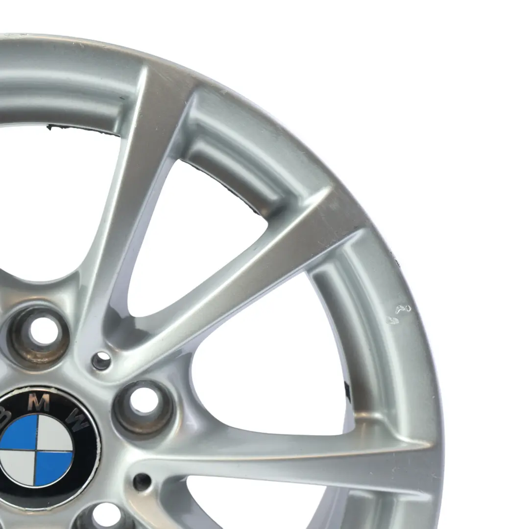 Cerchio in lega argento 16" 7J ET:31 V-spoke 390 per BMW F30 F31 F36 con numero di parte 6796236 BMW F30 F31 F36 Cerchio in lega argento 16" 7J ET:31 V-spoke 390 - SKU 6796236-2 - Numero di parte 6796236