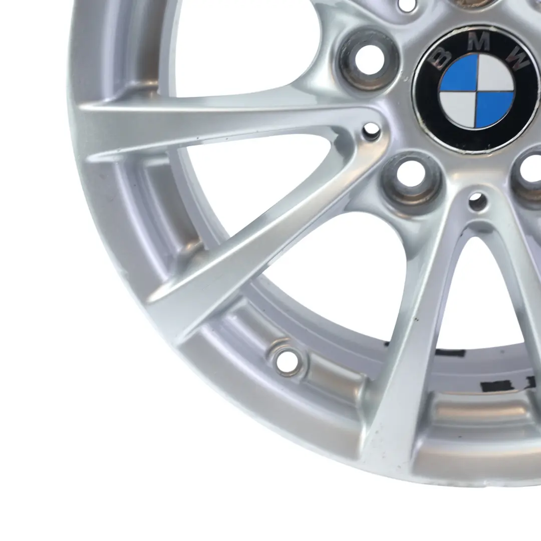 Cerchio in lega argento 16" 7J ET:31 V-spoke 390 per BMW F30 F31 F36 con numero di parte 6796236 BMW F30 F31 F36 Cerchio in lega argento 16" 7J ET:31 V-spoke 390 - SKU 6796236-2 - Numero di parte 6796236