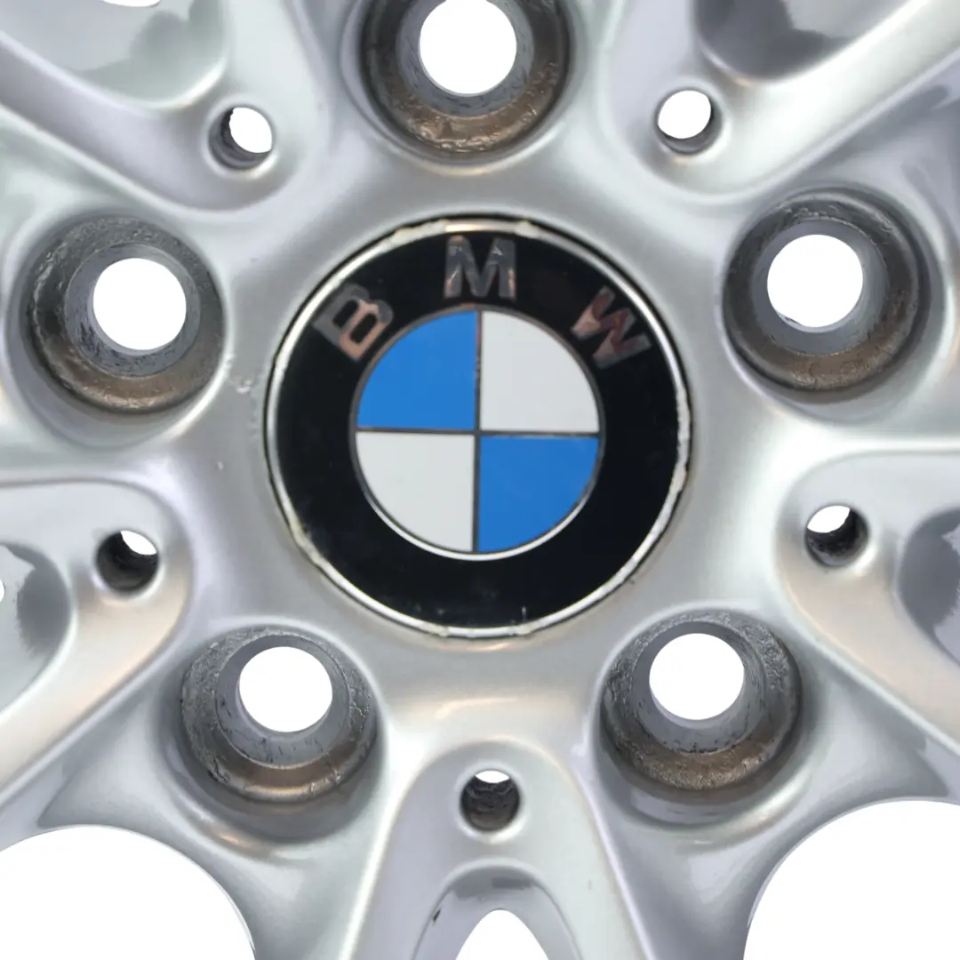 Cerchio in lega argento 16" 7J ET:31 V-spoke 390 per BMW F30 F31 F36 con numero di parte 6796236 BMW F30 F31 F36 Cerchio in lega argento 16" 7J ET:31 V-spoke 390 - SKU 6796236-2 - Numero di parte 6796236