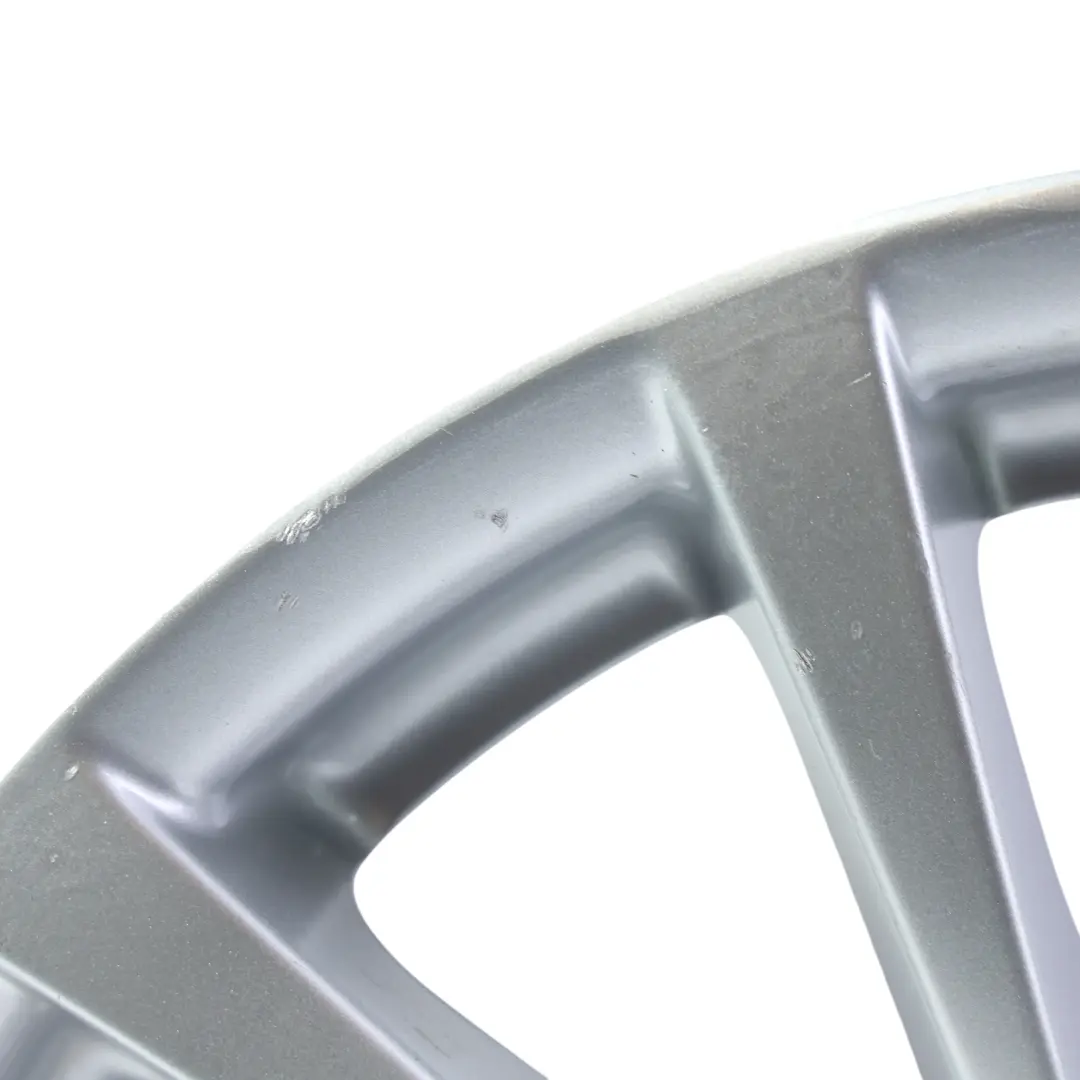 Cerchio in lega argento 16" 7J ET:31 V-spoke 390 per BMW F30 F31 F36 con numero di parte 6796236 BMW F30 F31 F36 Cerchio in lega argento 16" 7J ET:31 V-spoke 390 - SKU 6796236-2 - Numero di parte 6796236