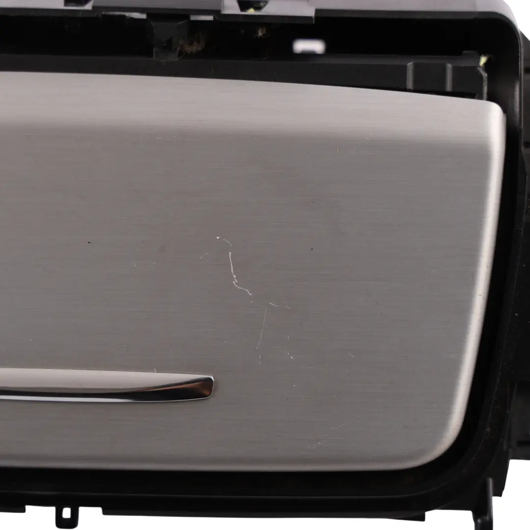 Ascher vorne mit Blende Alu Längsschliff 7129555 für BMW 3 er 1 E90 E91 mit Teilenummer 6982453 BMW 3 er 1 E90 E91 Ascher vorne mit Blende Alu Längsschliff 7129555 - SKU 6982453-1 - Teilenummer 6982453